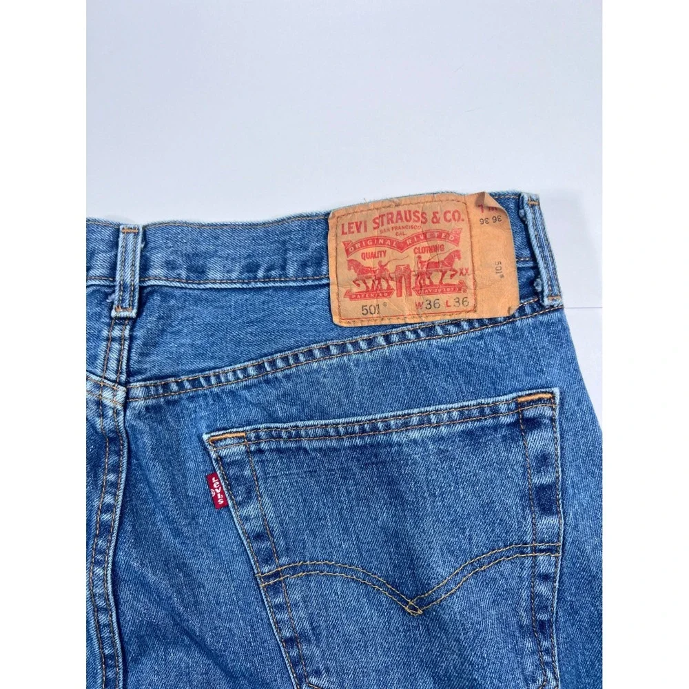 Levi's 501 Original Fit Men 36x36 Blue Medium Wash Straight Leg Button Fly Jeans